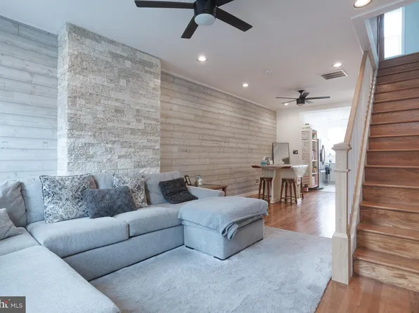 2817 E Thompson St, Philadelphia, PA 19134