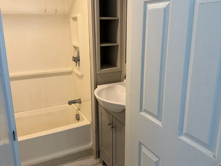 3 Berwick Rd #4 — Photo 5