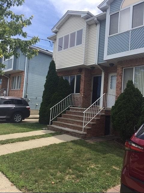 1st image of 11 Kelly Blvd