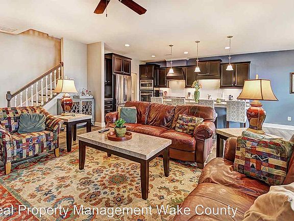 3rd image of 128 Acorn Hollow Pl
