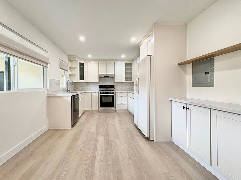 22434 Salem Ave #B — Photo 1