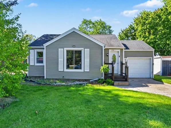 1336 Beechwood St NE, Grand Rapids, MI 49505