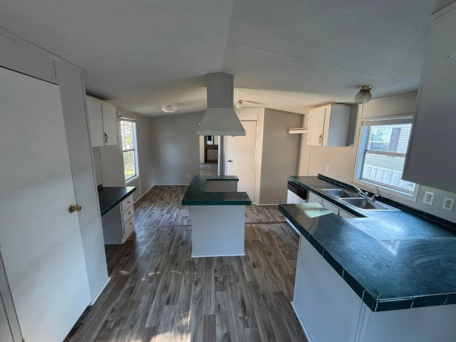 3 bed, 2.0 bath, $1,150 — Photo 2