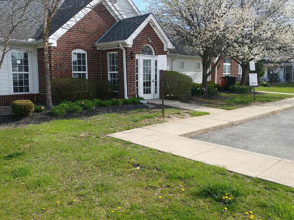 1st image of 687 Pondview Dr