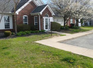 687 Pondview Dr, Grove City, OH 43123
