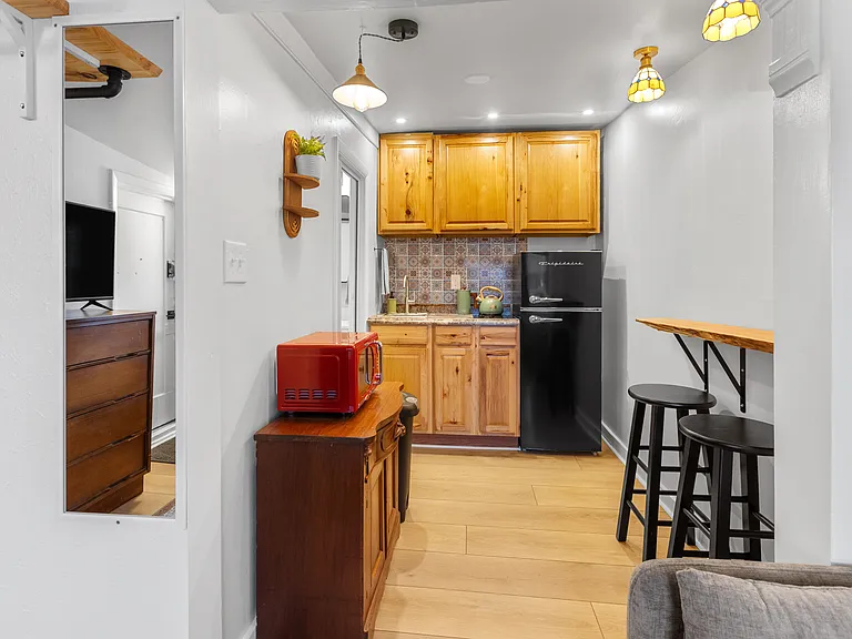138 E James St #2 — Photo 3