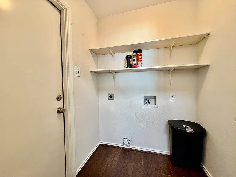 1302 Old Knoll Dr — Photo 16