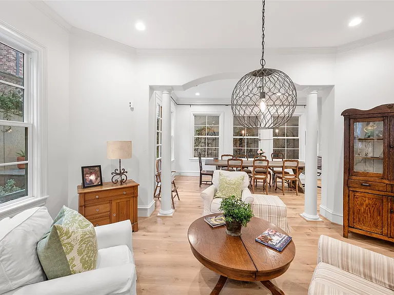 1235 Wynden Oaks Garden Dr — Photo 8