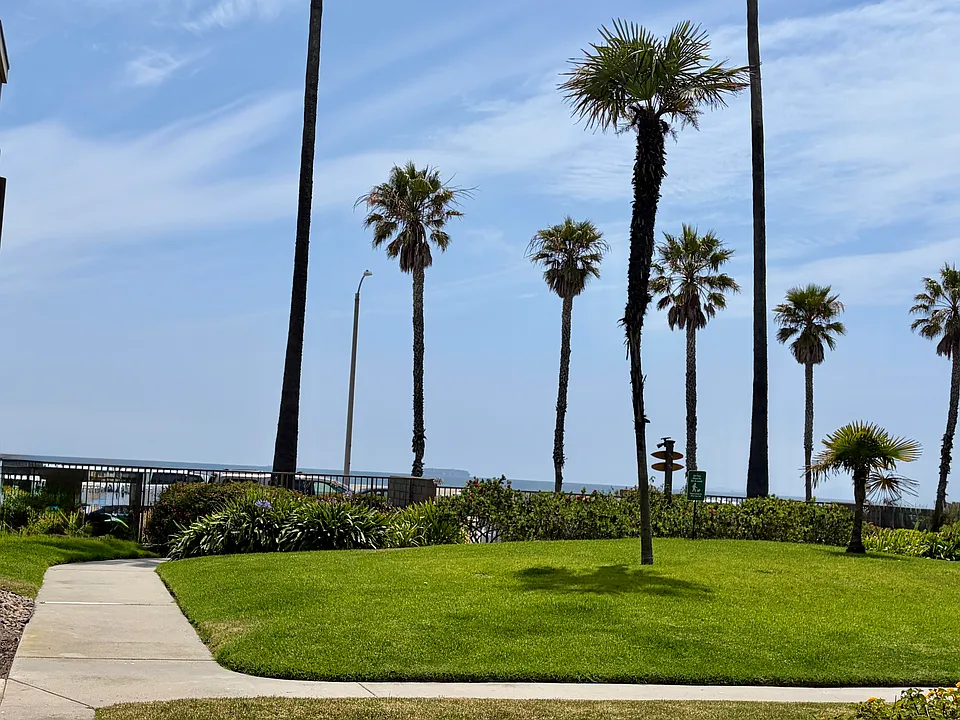 257 E Surfside Dr