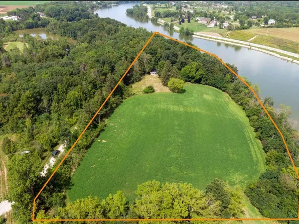 3981 Lost Dauphin Rd, Greenleaf, WI 54115