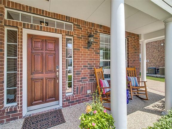 5th image of 4658 Shamrock Dr