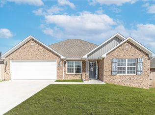 1004 Brook St, Gentry, AR 72734