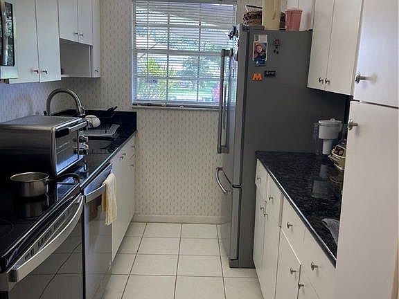 5th image of 1232 Club Dr W APT C