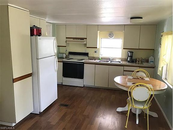3rd image of 27406 Bourbonniere Dr