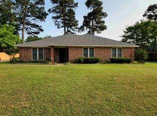 205 Larkspur Ln, Wake Village, TX 75501