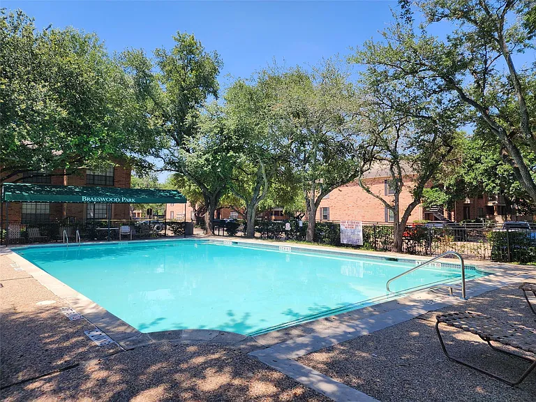 2255 Braeswood Park Dr #272 — Photo 22