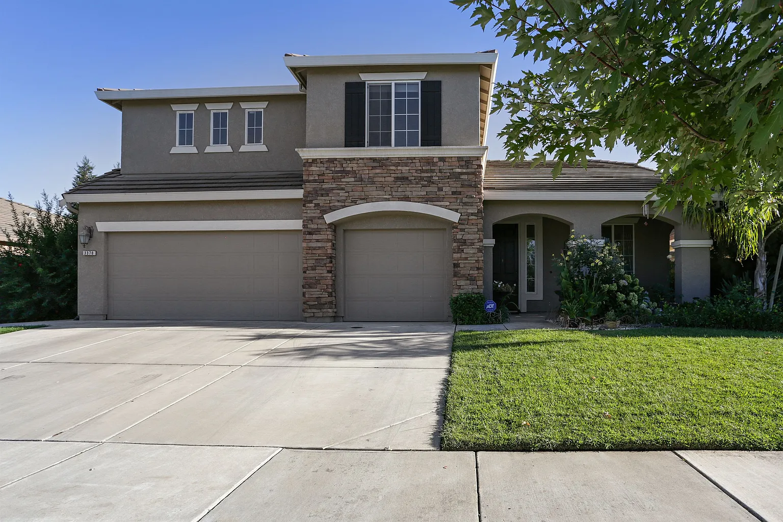 3370 John Fremont Way photo 1