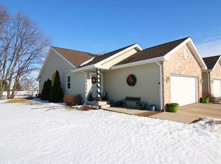 790 Stonehaven Dr, Sun Prairie, WI 53590