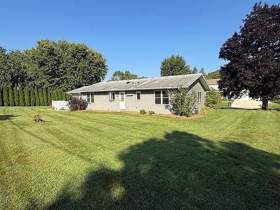 2nd image of 5556 Rainbow Rd