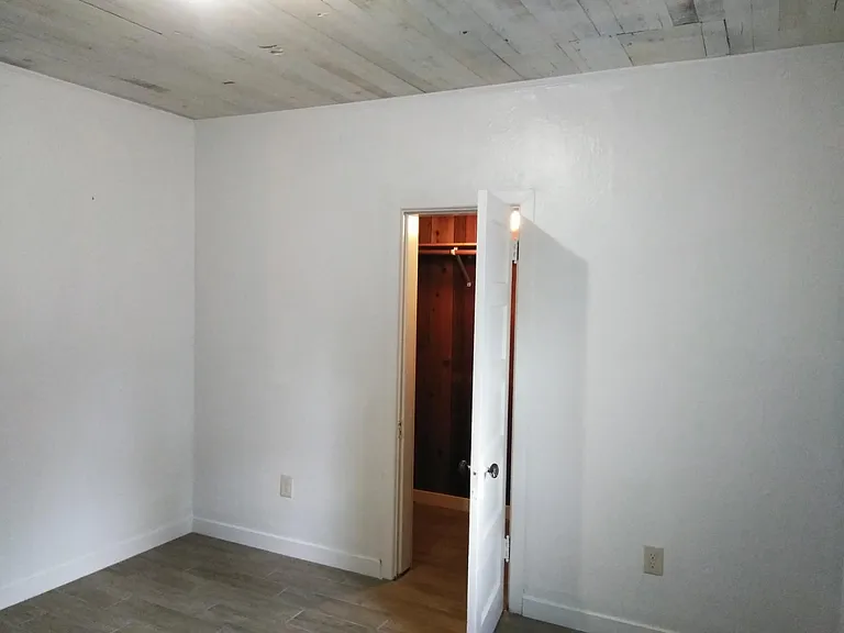 808 W Schley St — Photo 19