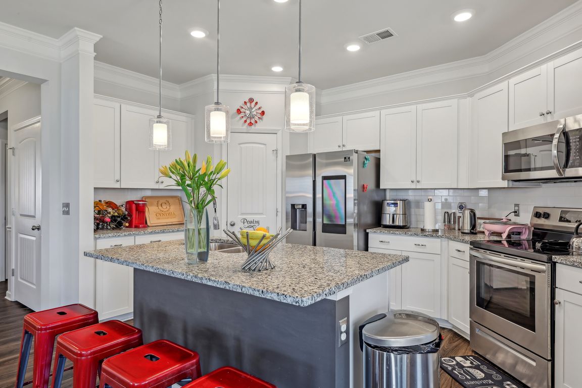 Pelham Wood Dr-1904-021