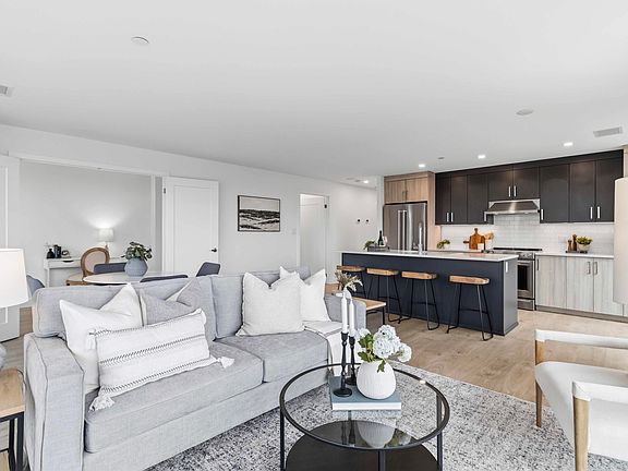 3rd image of 72 Seapoint Rd #304