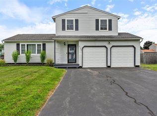8188 Gatewood Dr, Clay, NY 13041