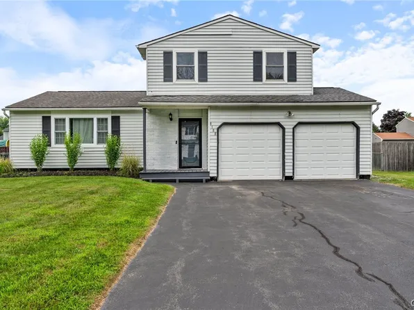 8188 Gatewood Dr, Clay, NY 13041
