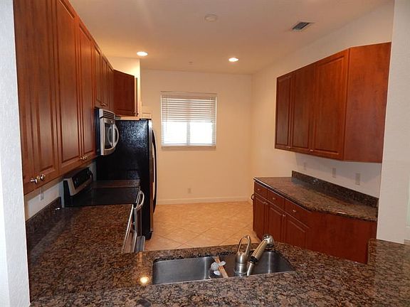 5th image of 121 Bayfront Dr