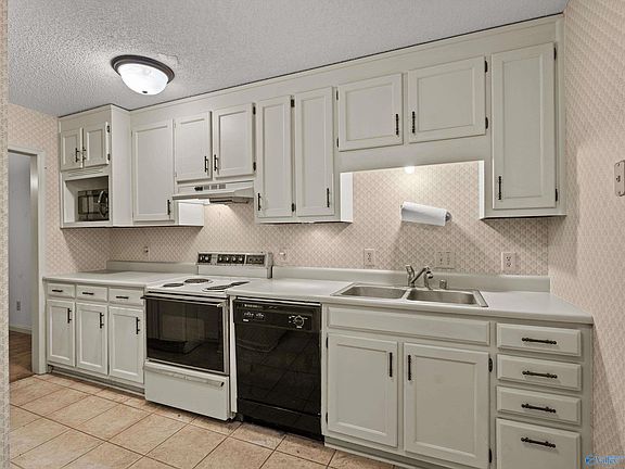 5th image of 304 Autumn Ln