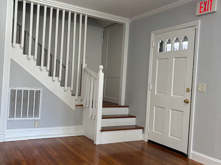 202 Carolina Ave — Photo 3