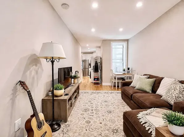 72-30 67th St #6A, Ridgewood, NY 11385