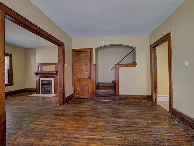 1638-1640 Indianola Ave — Photo 10