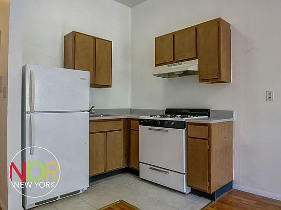 4th image of 818 Marcy Ave APT 1B