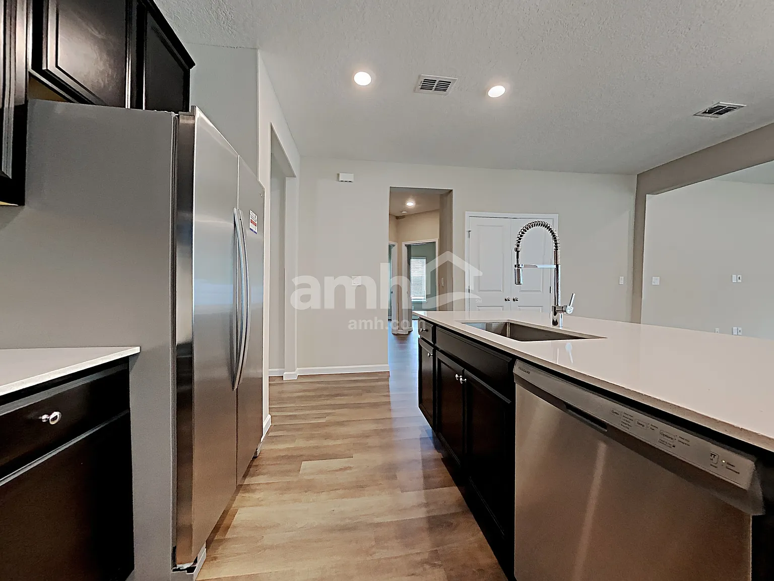 3 bed, 2.0 bath, 1712 sqft, $2,425 — Photo 4