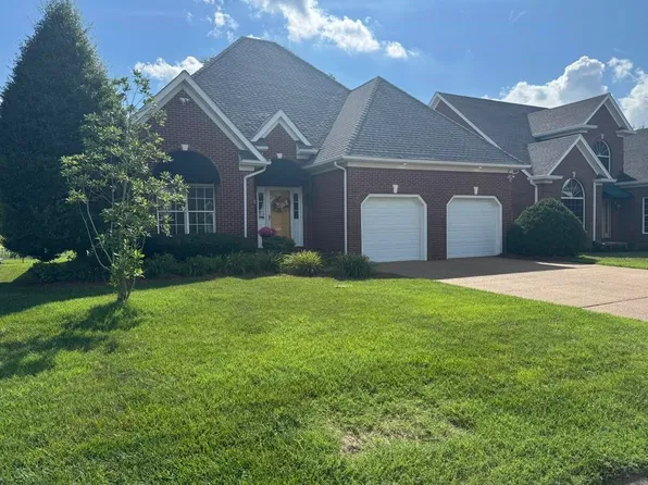 310 Legends Ct, Bowling Green, KY 42103