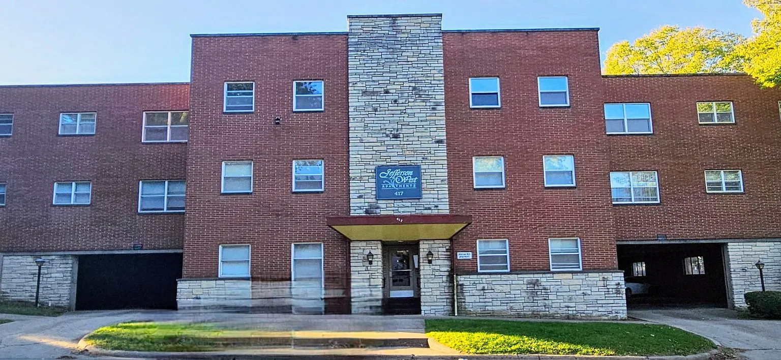 2 bed, 975 sqft, $1,350 — Photo 1