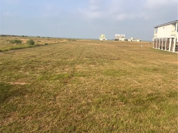 1502 Cape Velero Dr, Rockport, TX 78382