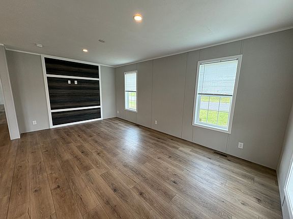 4th image of 117 Concord Dr