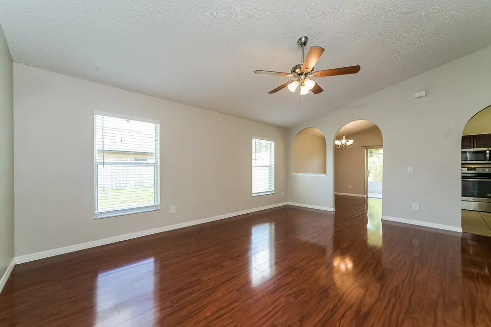 4 bed, 2.0 bath, 1515 sqft, $2,620 — Photo 4