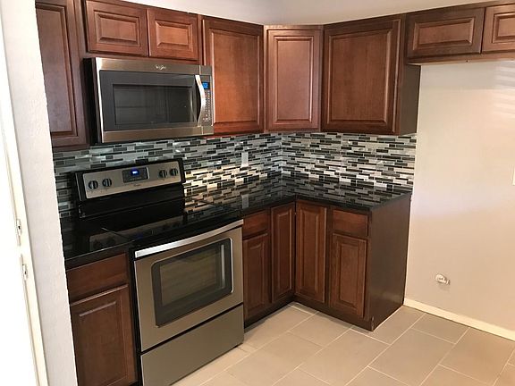 5th image of 1025 Almond Dr