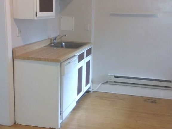 4th image of 1307 Oak Ave APT 3W
