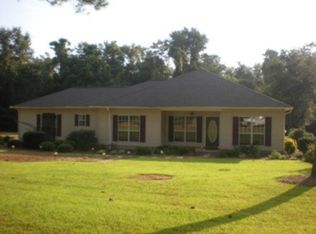724 Peachtree Cir, Douglas, GA 31533