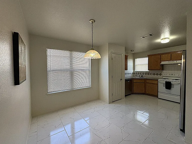 1117 Katelyn Cir — Photo 7