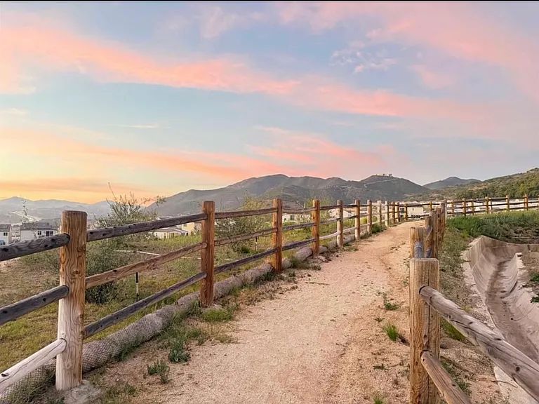 359 Sweet Pl — Photo 29