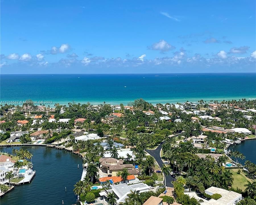 1st image of 20191 E Country Club Dr APT 901