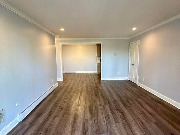 4th image of 330 Shore Dr APT B-11