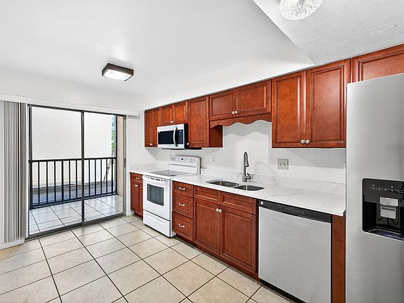 3rd image of 3150 Shorewood Ln APT 202