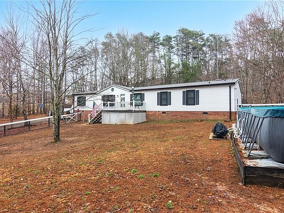 4th image of 235 Geneva Dr