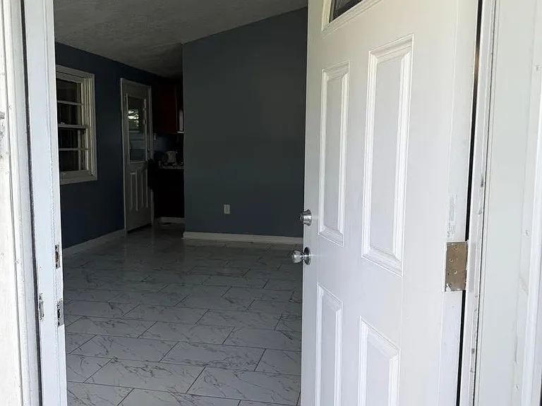 4912 Delaware Dr — Photo 3